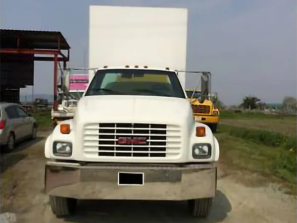 スケルトントラック