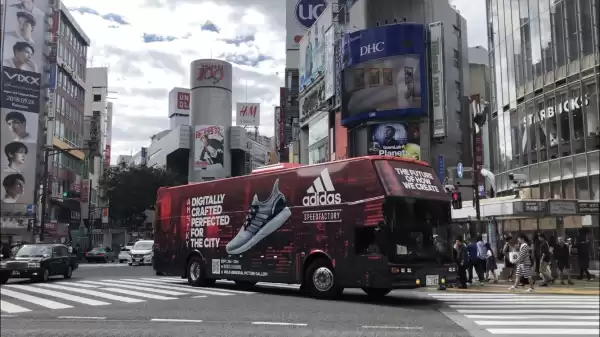 adidas SPEED FACTORY　ハイデッカーバス
